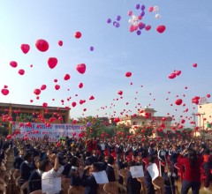 १३ सय बिद्यार्थीले जब निलाे आकाशमा १३ सय राता गुवरा उडाए