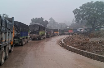 पूर्वपश्चिम राजमार्गको दाउनेखण्ड पुनः अवरुद्ध, थप सूचना लिएर मात्र यात्रा गर्न प्रहरीको आग्रह