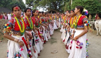 थारु समुदायको माघिपर्व पश्चिम नवलपरासीमा धुमधामका साथ मनाइदै