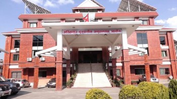 झलनाथ खनाल प्रतिष्ठानको सर्प पाल्ने कार्यक्रममा भ्रष्टाचार, पूर्वमन्त्रीसहित ७ जनाविरुद्ध मुद्दा  दायर